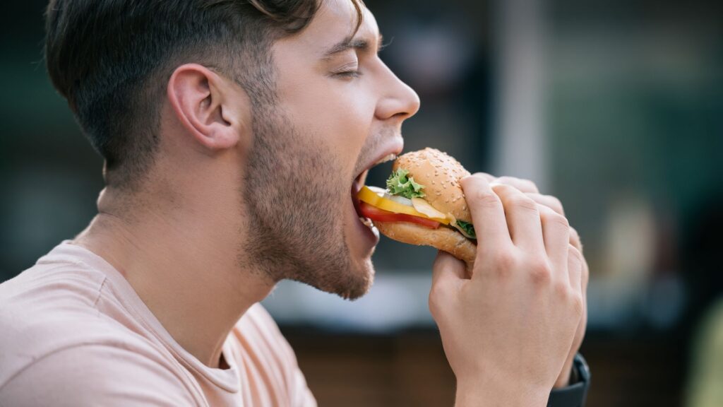 alt="Pessoa superando o medo de comer"